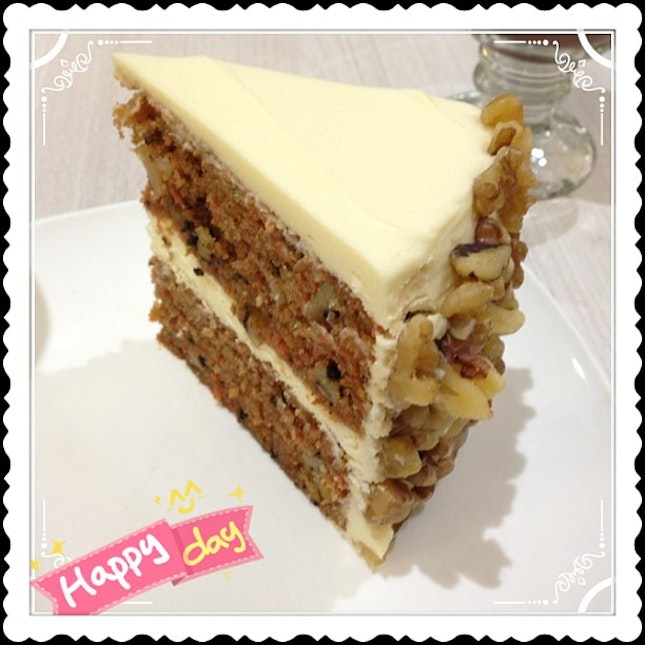 Finally tried the English kind of carrot cake..