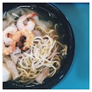 Hot pipping bowl of prawn mee to pair with this chilly afternoon is the perfect way to start off my week!