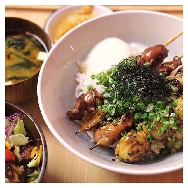 Lunch Sets by day & Yakitori + Sake by night, @birderssg provides you plenty of options for a quick lunch getaway or a cosy space to catch up with friends!