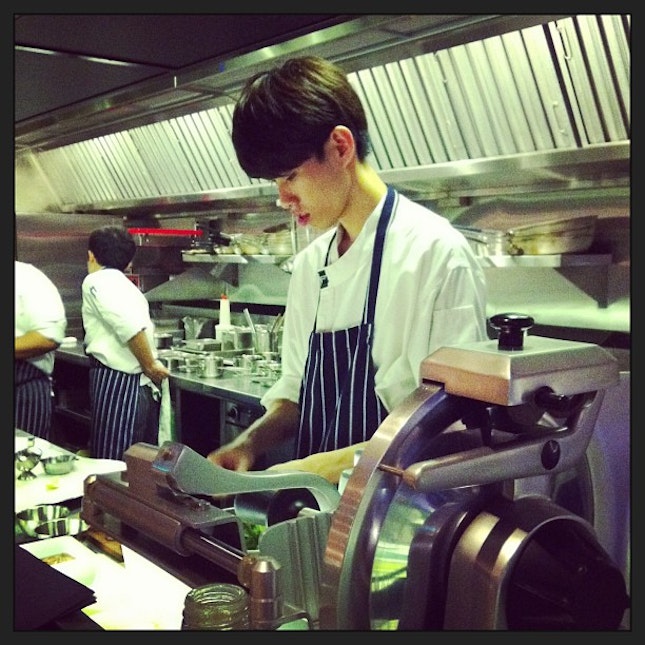 认真工作的男人最帅！haha 😁🙇
#bf #bii #chef #cute #handsome #working