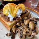 Egg Benedict With Stew Beef And Mushroom