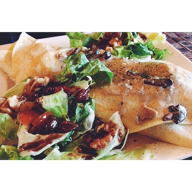 Mushroom and Chicken Crepe 🐔 love the creamy sauce and salad for the sides!!