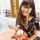 This is how a happy girl looks like when she has her favourite Korean Strawberry Bingsu for dessert with @crystalfishball!