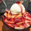 Gotta love the strawberry bingsu ($18.90) from @nunsongyee!