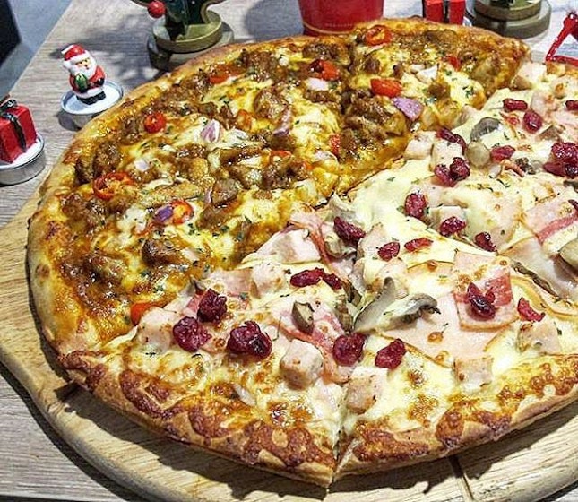 Pezzo Pizza recently launched 2 new Christmas Festive Flavors – Carbonara Pizza & Flamethrower Pizza!