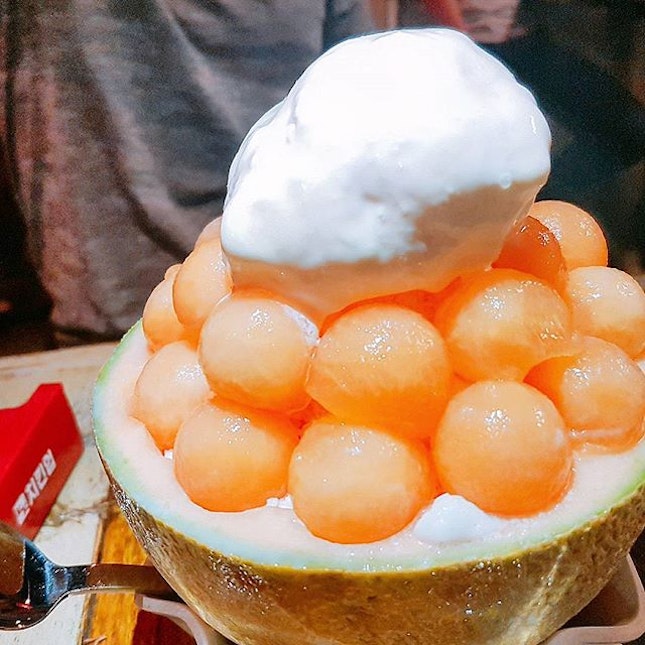 Gigantic melon bingsu topped with vanilla ice cream from @chickenup.sg - the perfect dessert for sharing amongst groups!
