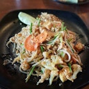 Made a spontaneous decision to eat {Pad Thai} for lunch today, as if I was marking the "one year anniversary" since we came back from our 6-week Field Studies trip in Thailand lolll (and also got reminded again because of @letstakeflight's post haha) 😂  Sobbsss I miss Thailand and the people and the food 😌