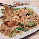 I really appreciate a good plate of {Phad Thai}, and was excited to dig in when this was served!