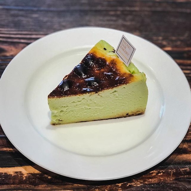 [CHINESE NEW YEAR EXCLUSIVE]‼️‼️‼️
@keongsaikbakery has recently launched a NEW item on the menu 💚💚💚💚💚💚
•
1️⃣ Pandan burnt cheesecake - SGD8.90 💚🍰🍃
- Delightful!