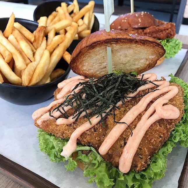 If anyone is looking for dinner or weekend brunch inspiration, why not head on down to @grubsingapore to try their new 🍔  Mentaiko Millefeuille Katsu Burger ($16.80)!