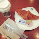 Breakfast before battle 💪 #starbucks#latte#coffee