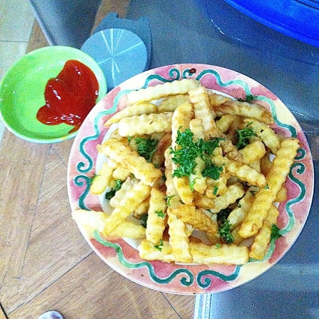 Garlic Butter Fries 😘 Even just a simple dish, I thank God I could make my sis & mom happy by only serving this today.