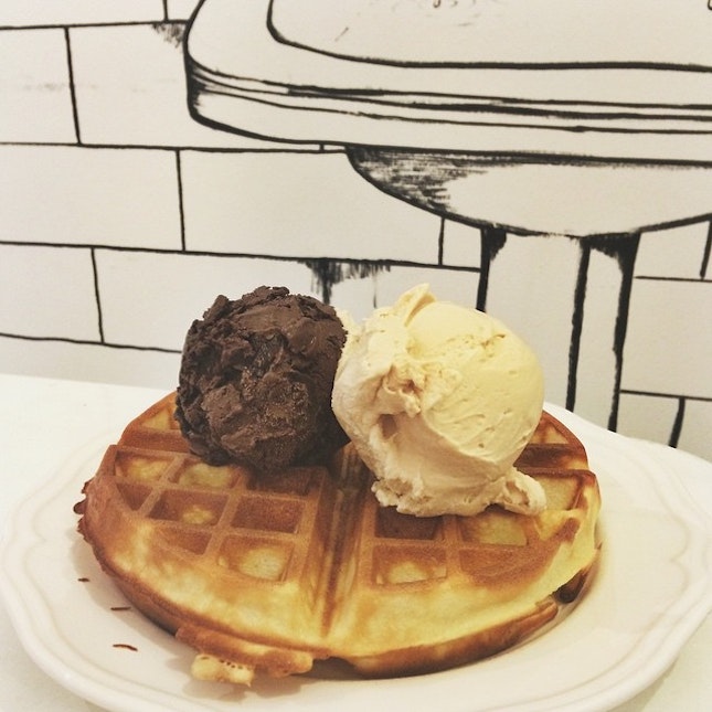 Waffles + ice cream 😻 definitely worth a visit if you are in the area!