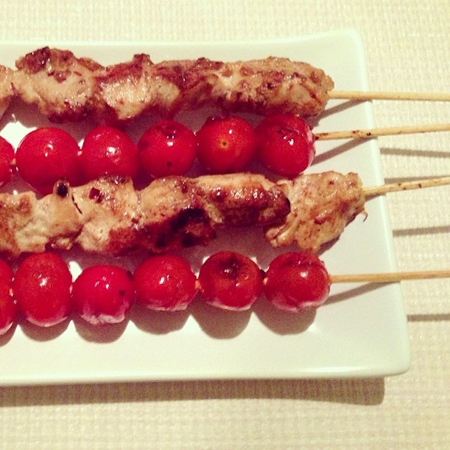 yakitori and grilled cherry tomatoes for the fam.