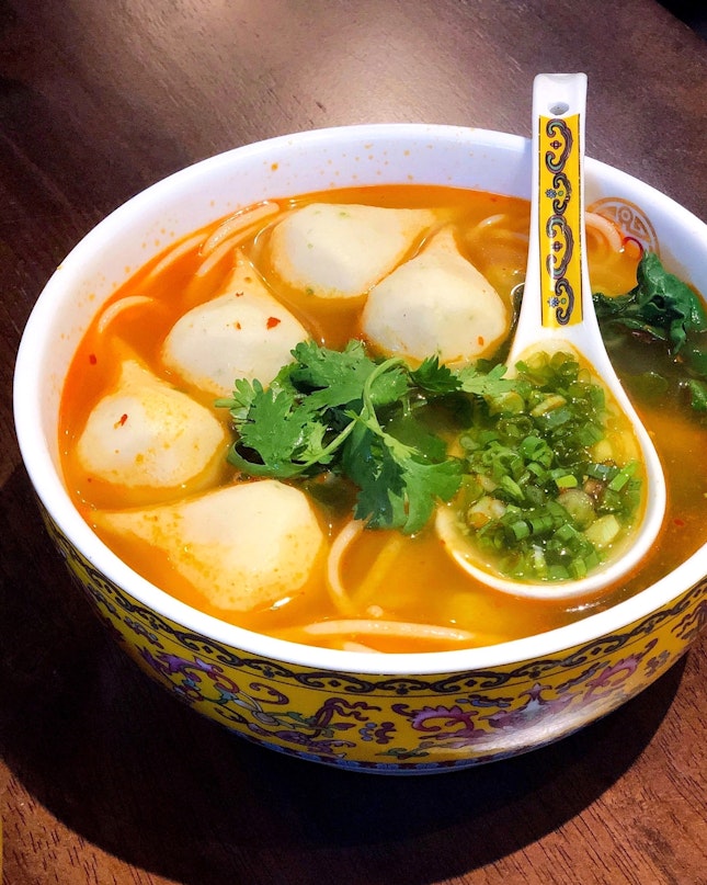 Double Bursting Fishball (Fish Roe) in Homemade Spicy Soup 鱼籽爆丸秘制酸辣香汤 [$14.90]