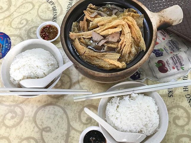 Finally found delicious Herbal Bak Kut Teh near me 😁 You can even choose to add on extra ingredients to your delicious soup and they top up the soup for free!