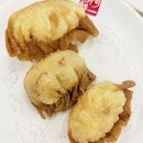 Crispy prawn dumplings with plump and juicy prawns 🍤
.