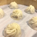 Din Tai Fung’s legendary 18-24 fold Xiaolongbaos are usually the first reason everyone comes to this restaurant.