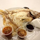 Our first taste of salt baked fish (215 baht) at the cicada market food court!