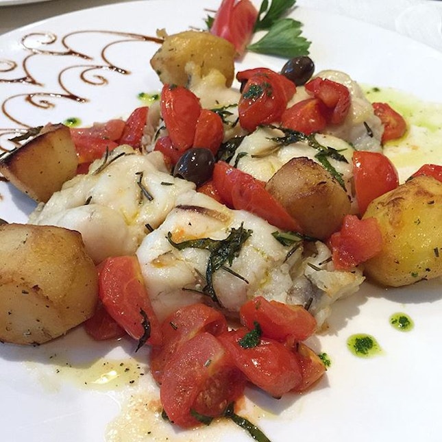 Dined at this fantastic italian restaurant last night serving roasted monkfish with tomatoes and potatoes.