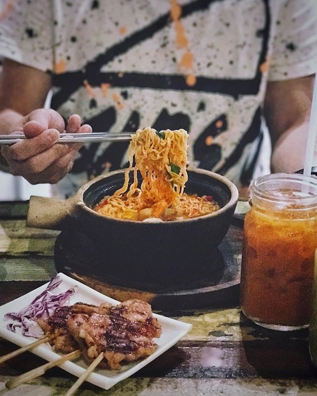 Claypot Tomyum MAMA—$12.90
Spicy level 3 and Sour level 2, this claypot has definitely level up our favourite thai tomyum MAMA noodles.