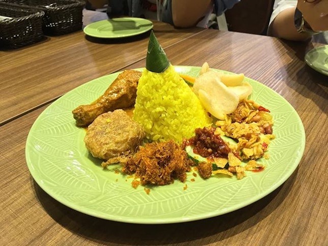Tumpeng Mini - The fragrant yellow rice set comes with Ayam bumbu rujak, Perkedel(fried potatoes with some minced meat fillings and etc), Potato peanut and pickles.
