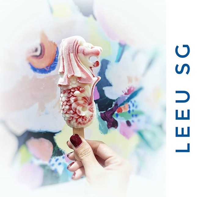 Merlion Ice Pop in our beautiful National Flag Red and White colours with strawberry and vanilla flavours!