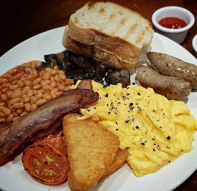 Jones  traditional  English breakfast  with  eggs  on  sourdough toast, English  pork sausages, bacon,  sautéed mixed mushrooms,  slow-roasted  tomato,  sauteed  baby spinach, baked beans and hash  brown  S$28 It was pretty big portion haha Feel it is even enough for 2 persons.