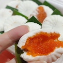 Kueh Tu Tu is a round flower-shaped, traditional steamed rice flour kueh.