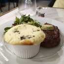 Grilled entrecote steak with herbed butter and a perfectly paired mini roquefort souffle 😋
#poomsandpoms #foodies #sgfood #sgfoodies #sgeats #sgfoodporn #singaporefood #sgfoodtrend #eatmoresg #eatoutsg #foodinsing #yummyinmytummy #fatdieme #eggporn #sgcafe #sgcafefood #sgcafehopping #stfoodtrending #8dayseat #burpple #souffle #soufflesg #duxtonhill