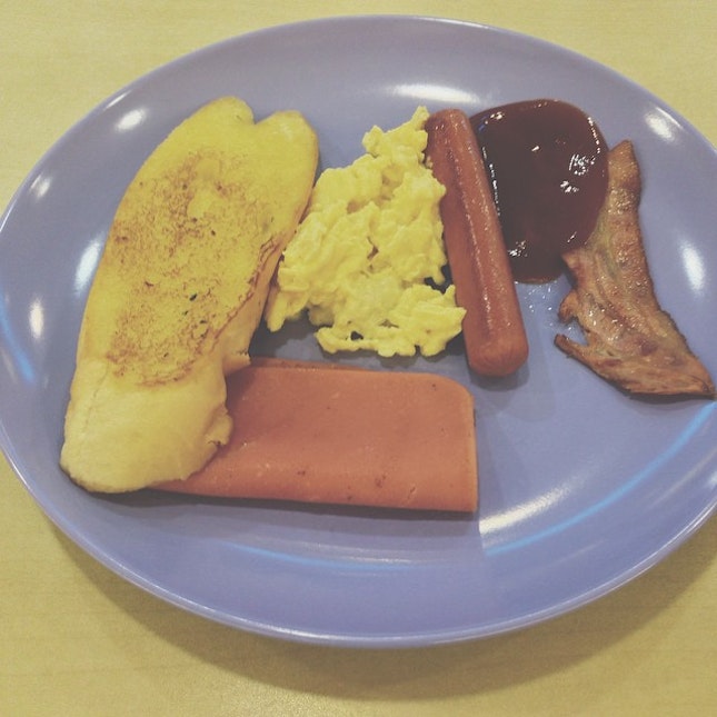 #Breakfast SGD3 >.< So exp ==