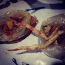 Enjoying crabs in the bag?