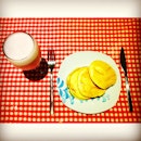 Breakfast: hotcake with strawberry juice #hotcake #japanese #pancake #breakfast #juice #strawberry #food #foodgasm #foodporn #homemade