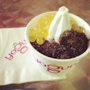 Eating yoguru with boba and Oreo crumbs😋😋 #yogurt#original#food#yummy#oreo#crumbs