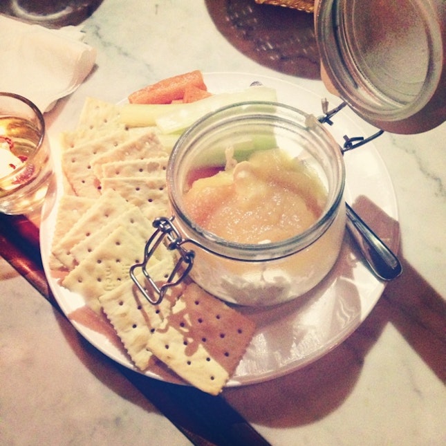 apple & blue cheese dip with crackers and vegetable sticks