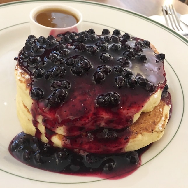Pancakes with Warm Maple Butter (Blueberries)