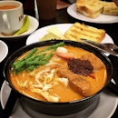I thought the Penang Curry Mee at Killiney Kopitiam wasn't half bad.