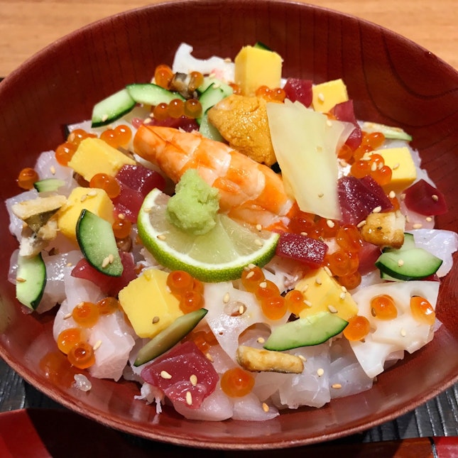 Lunch Only: Chirashi Sushi Set ($33++)