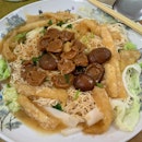 “Wai San” Noodles with Baby Abalones, Pork Skin Puffs and Mushrooms (promotional price: RM 90).