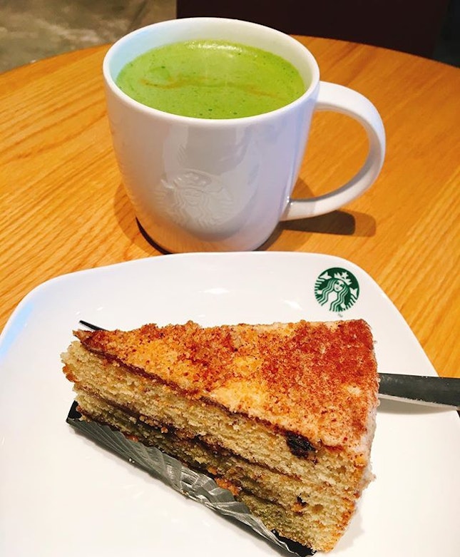 #birthdaytreat #starbucksreserve #starbuckssg #Starbucks #matchaespresso #matcha #coffee #hazelnutcake #cake #ourtampineshub #singapore #food #foodie #foodstagram #foodlover #foodporn #ilovefood #icapturefood #foodgloriousfood #instafood #igfood #epochtimesfood #burpple #eatoutsg #eatout #delicious #yummy