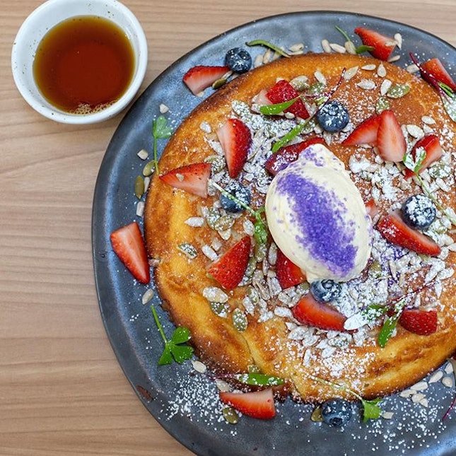 Berry ricotta hot cake @ Curious Palette.