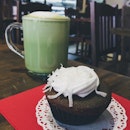 Hot matcha green tea with ondeh ondeh cupcake.
