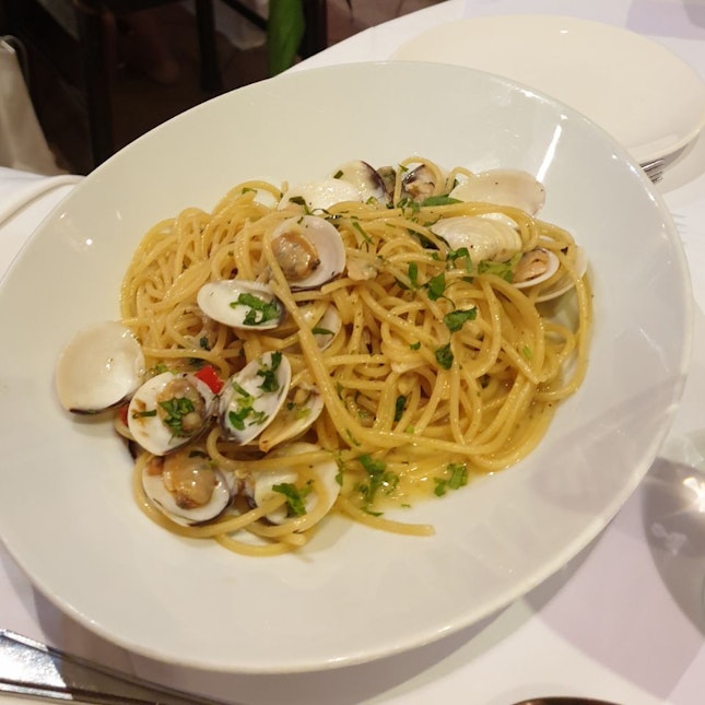 Spaghetti Alle Vongole Aglio Olio E Peperonicino ($27)