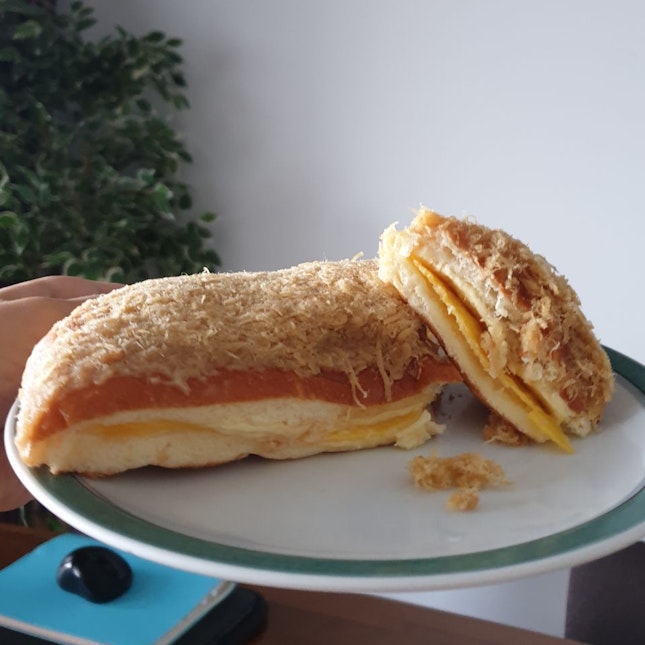 Egg Cheese Floss Bread ($2.50)
