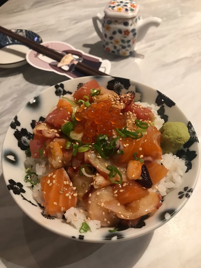 For Affordable Chirashi in a Snazzy Setting