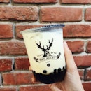 [ JB Trip ] 7th stop
Unplanned stop for a must try bubble tea @thealley.my
I am glad that I tried their Brown Sugar Deerloca Milk despite being quite full after dinner...chewy pearls might taste abit sweet on first sip but the whole combi is really good
.