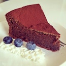 Dessert time - flourless chocolate torte 💛