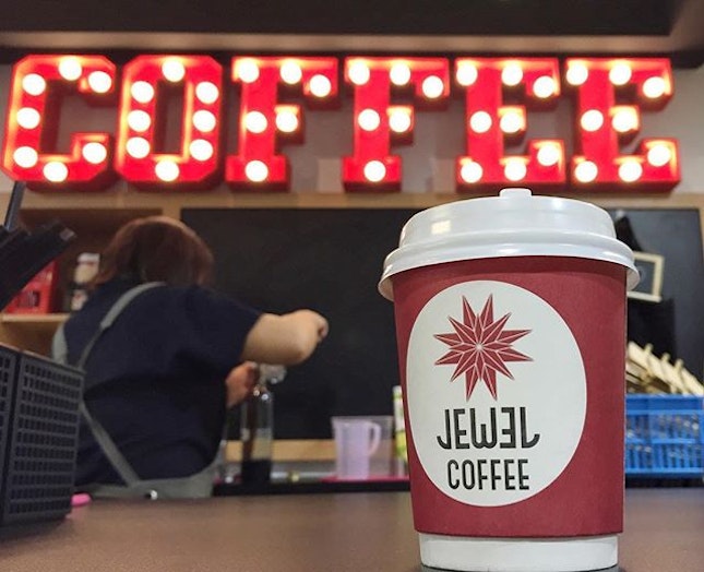 Jewel Coffee ($2 flat white) ☕️
⭐️ 4.5/5 ⭐️
🍴Out of the many coffees we sampled today, Jewel coffee stood out.