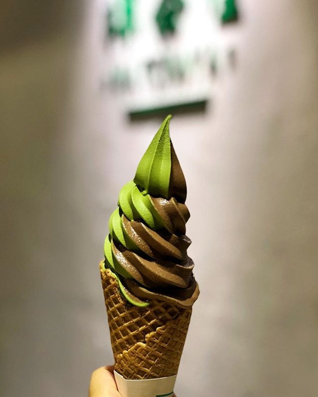 Matcha-Chokoreto Softserve ($8.50)
⭐️ 4/5 ⭐️
🍴#matchaya latest special at the Tanjong Pagar outlet is a chocolate-matcha 🍫🍵 twist served in a cone!