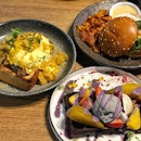Rendang benedict ($20) Balinese pork burger ($21) Ube waffle ($19) Overall ⭐️ 4/5 ⭐️ 🍴Fusion cafe with interesting dishes and mix of Asian-western flavours.